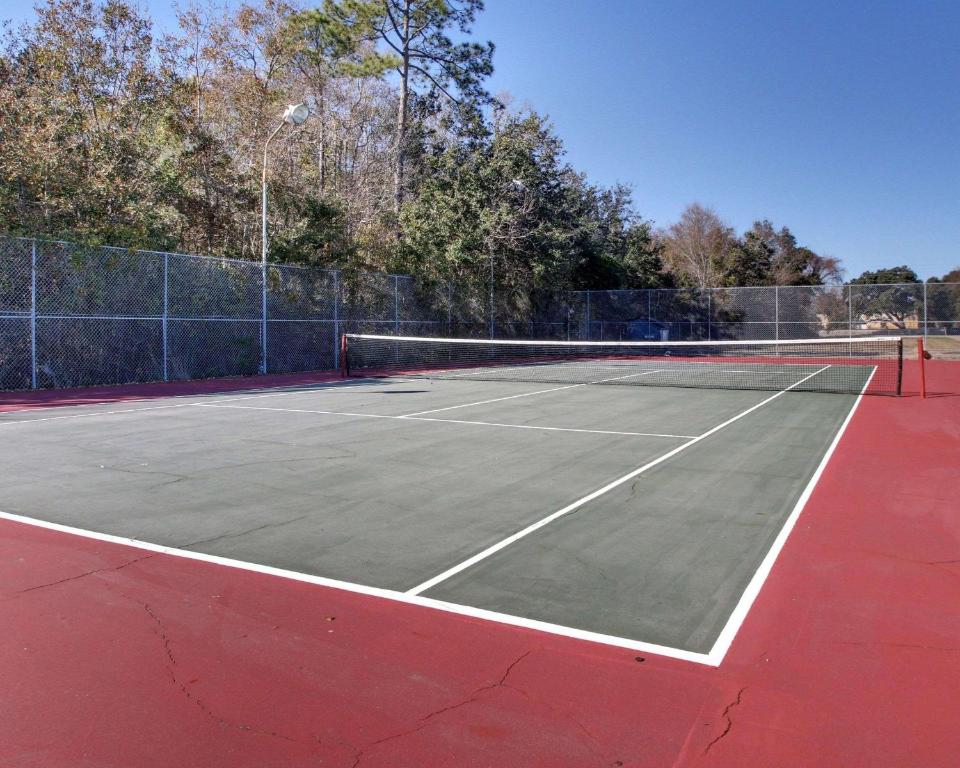 We also have a tennis court on the property, located behind the swimming pool.